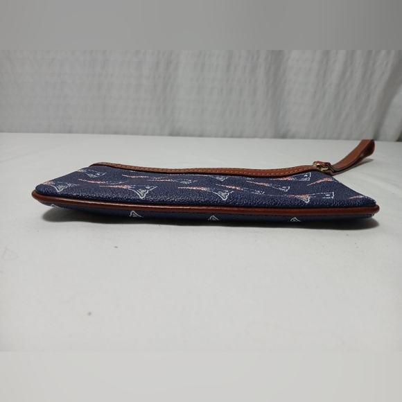 Dooney And Bourke New England Patriots Leather Wristlet. - Picture 4 of 7